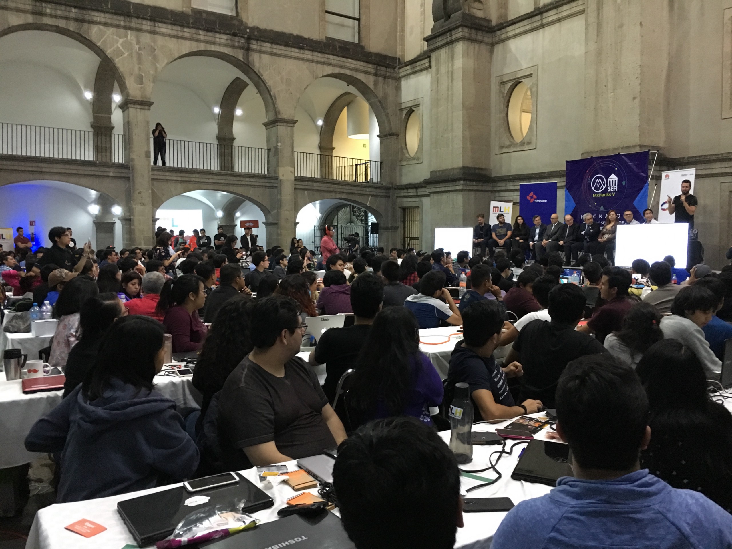 Streamr’s hardcore Hackathon in Mexico: use cases to fend off bus robbers and feed meat eating…